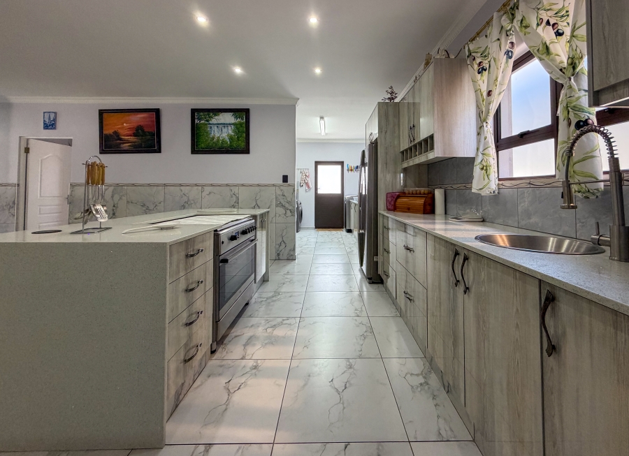 4 Bedroom Property for Sale in Country Club Western Cape